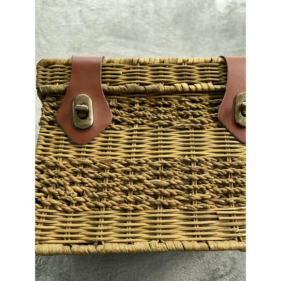 HARRODS VINTAGE Brown Wicker Basket Rare Find Brass Hardware - Picture 10 of 10